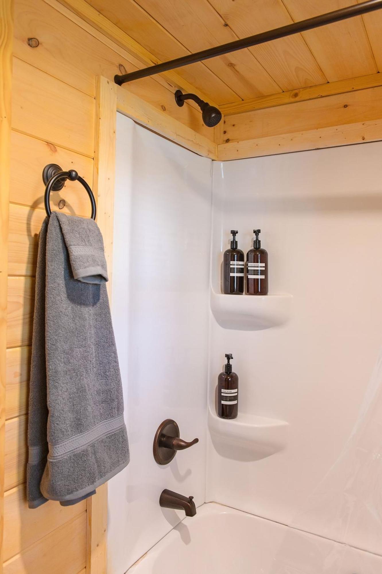 Holiday home Lena Wooded Tiny - Hot Tub