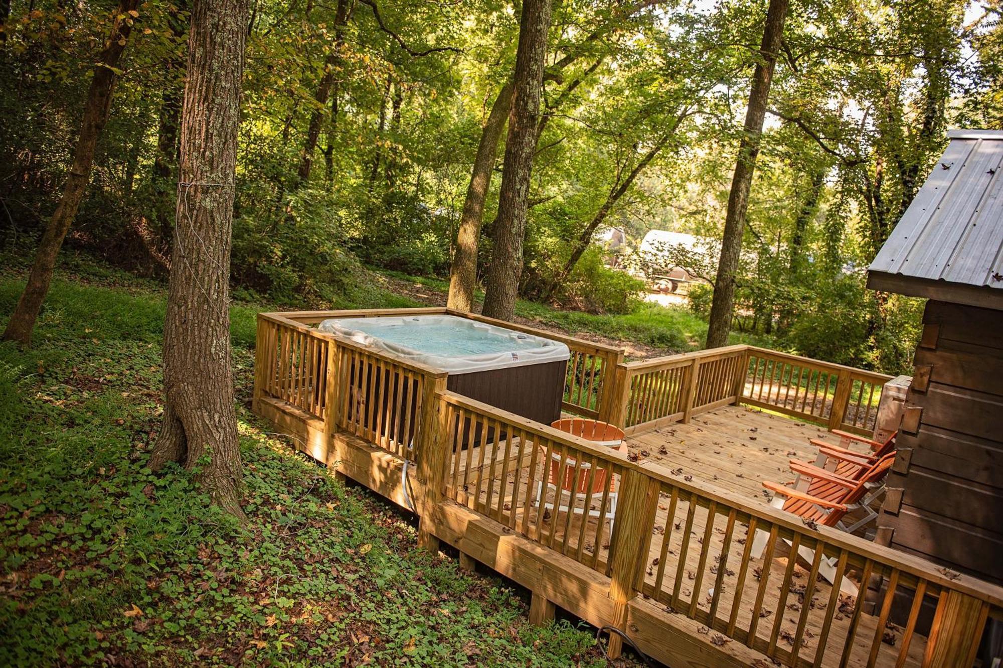Lena Wooded Tiny - Hot Tub Chattanooga