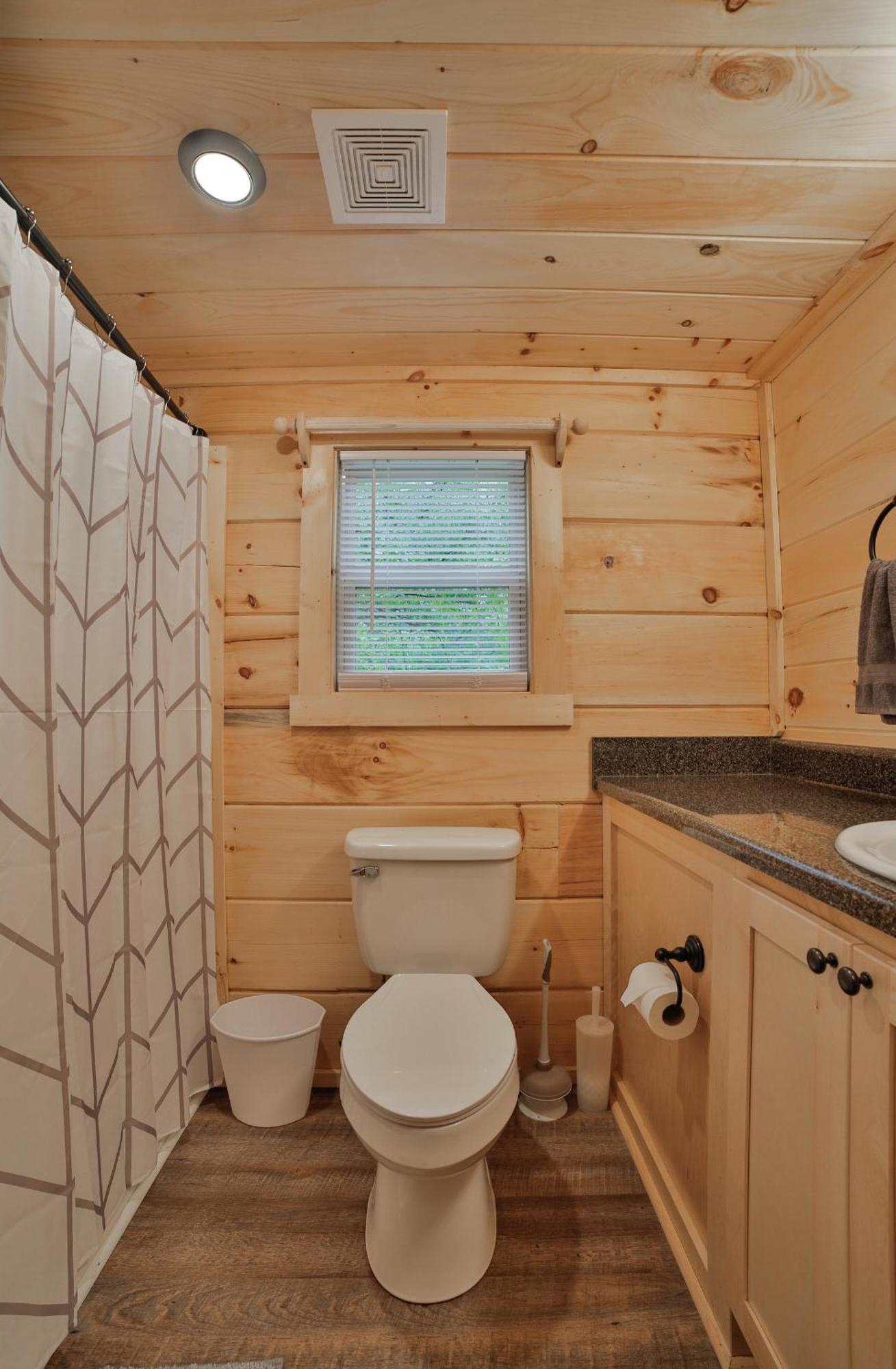Lena Wooded Tiny - Hot Tub *