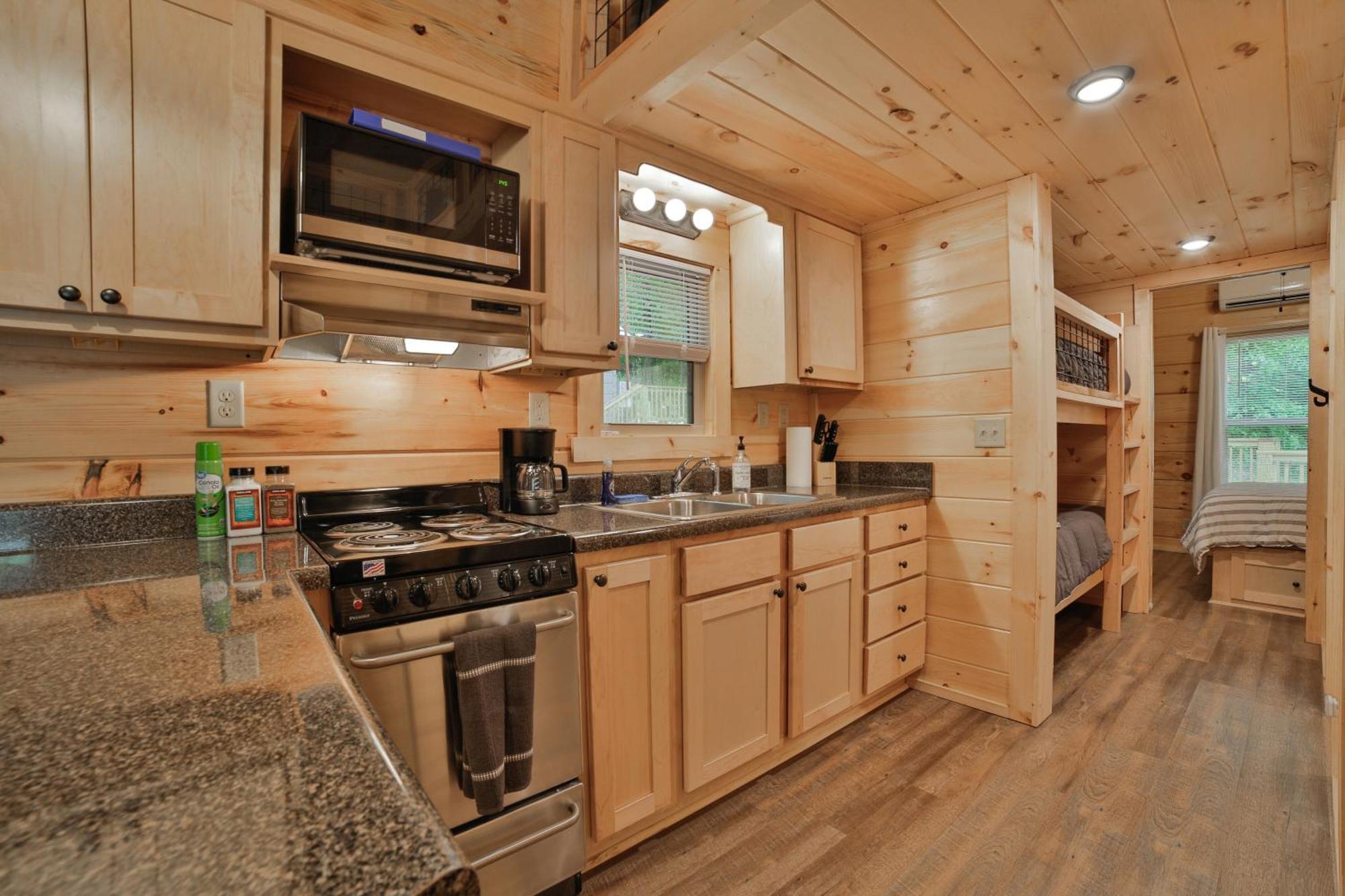 Lena Wooded Tiny - Hot Tub Holiday home