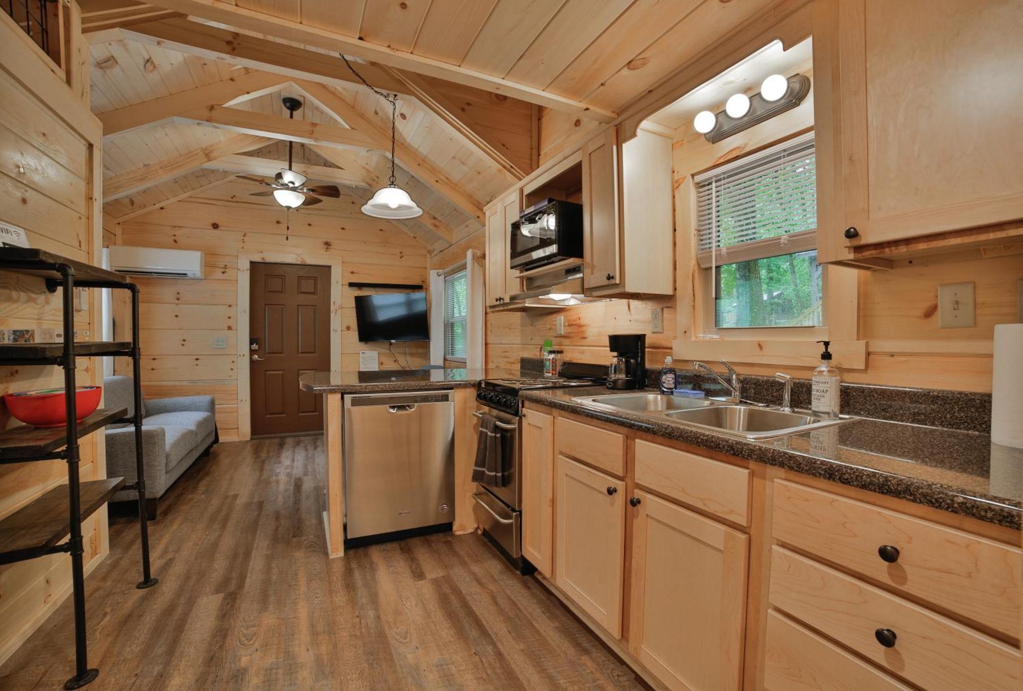 Lena Wooded Tiny - Hot Tub Holiday home